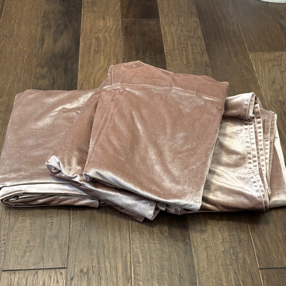 Plush Velvet Curtain Panel - Blush Pink